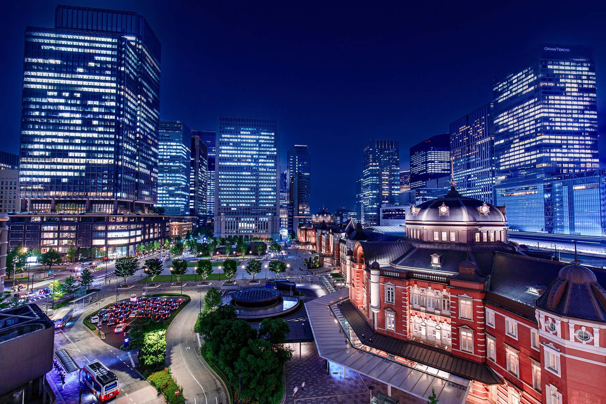 夜の東京駅